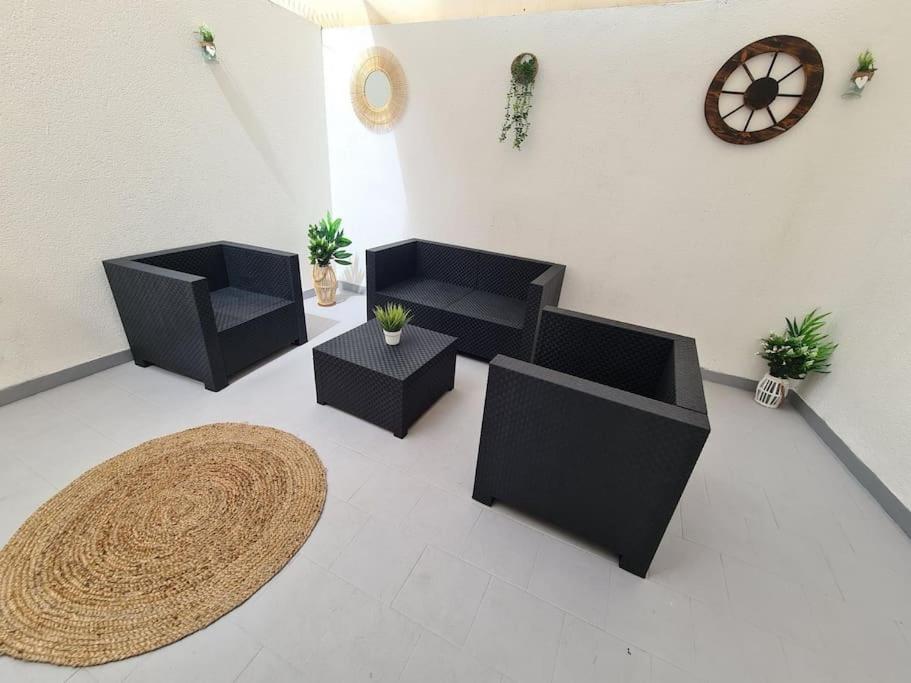 Beautiful Apartment With Patio Torrevieja Kültér fotó