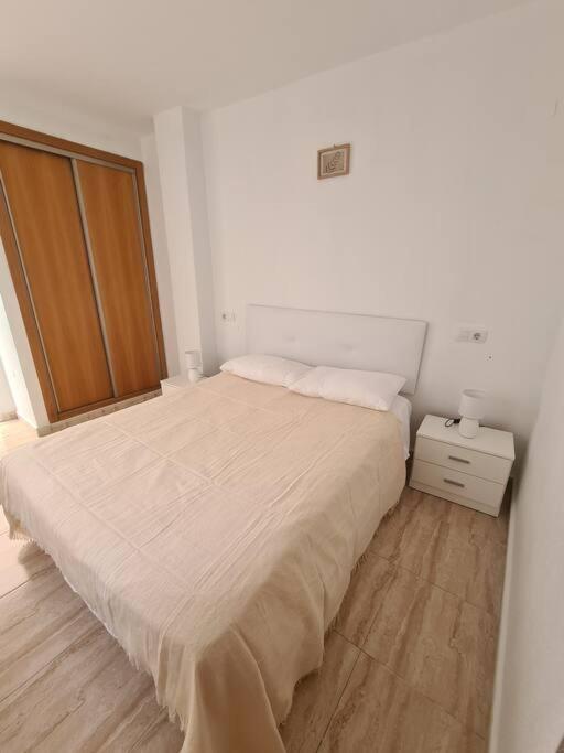 Beautiful Apartment With Patio Torrevieja Kültér fotó