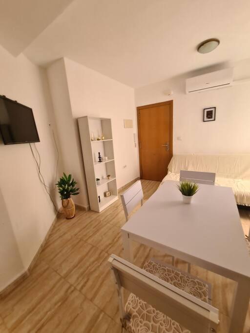 Beautiful Apartment With Patio Torrevieja Kültér fotó
