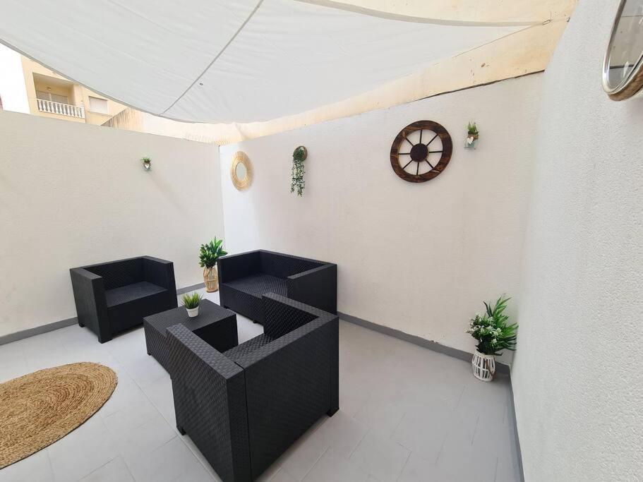 Beautiful Apartment With Patio Torrevieja Kültér fotó