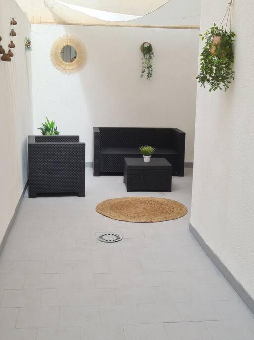 Beautiful Apartment With Patio Torrevieja Kültér fotó