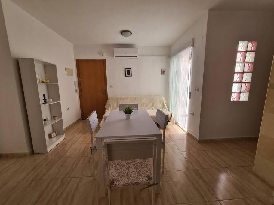 Beautiful Apartment With Patio Torrevieja Kültér fotó